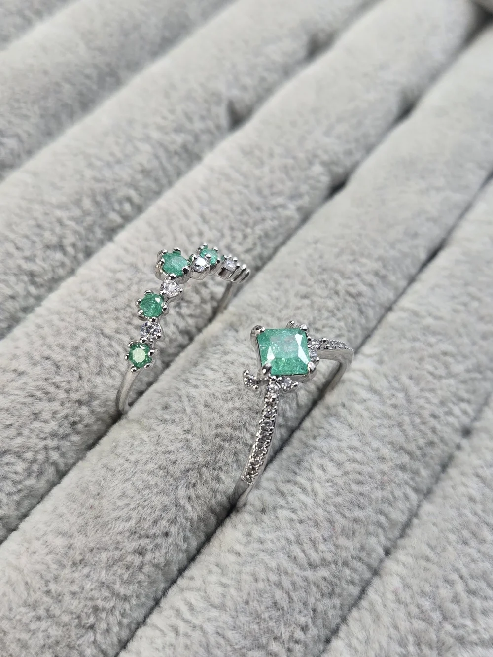 Size 8 Two Piece Teal Ice Crystal Rhodium Plated Bomb Party Ring